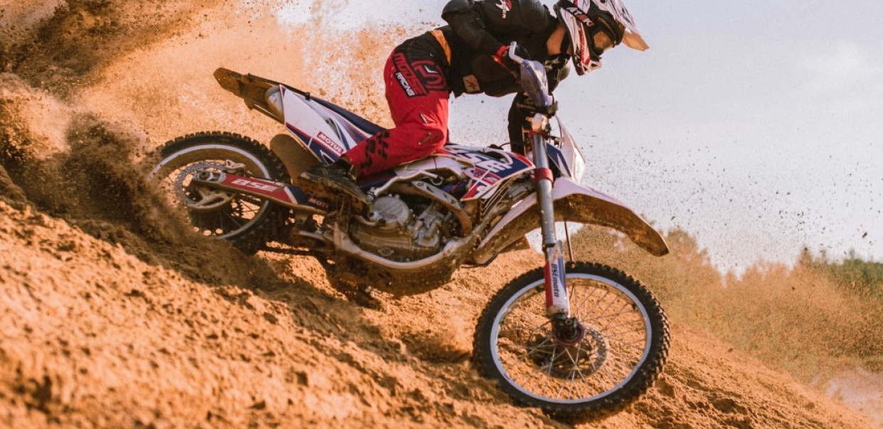 Czym się różni cross od enduro?